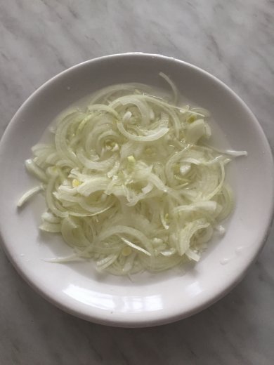 Салат деревенский со свеклой - Шаг 2