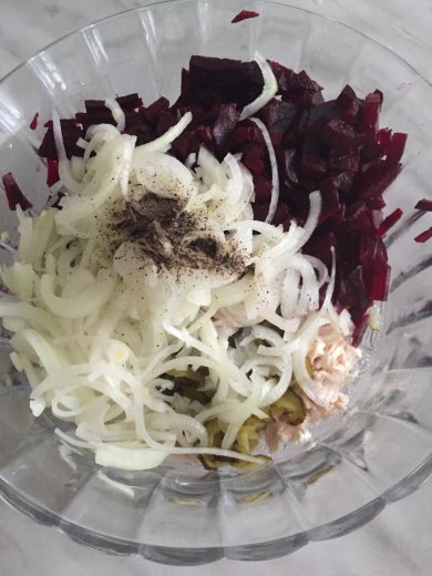 Салат деревенский со свеклой - Шаг 6