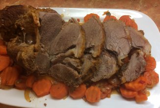 Говядина с морковью по-бургундский.
