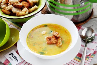 Сырный суп с лососем и кедровыми орешками