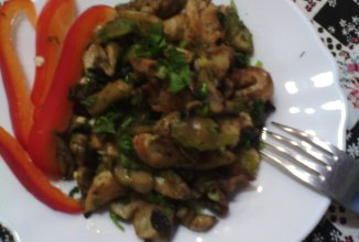 Соте из курицы и грибов