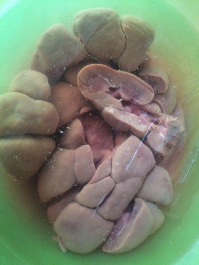 Почки говяжьи с грибами в сметанном соусе. - Шаг 1