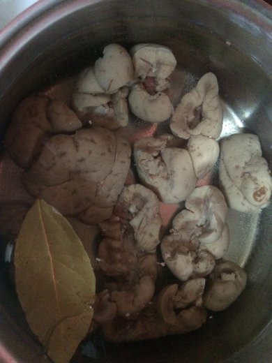 Почки говяжьи с грибами в сметанном соусе. - Шаг 2