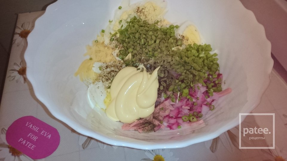 Ветчинный салат "Из продуктов для завтрака" - Шаг 3