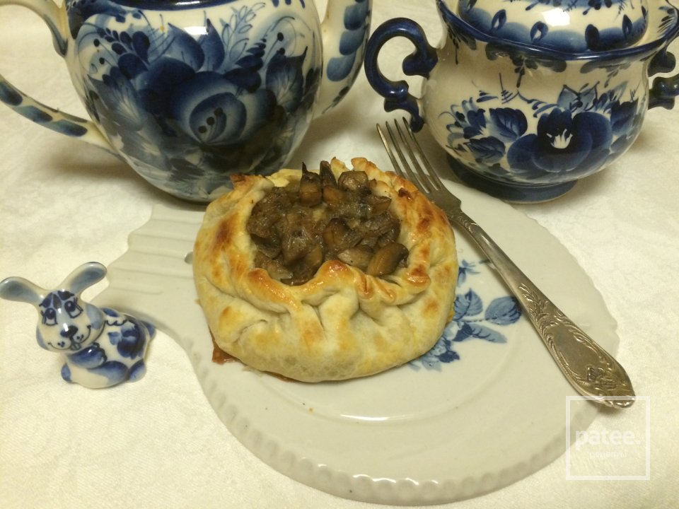 Слоёные пирожки с рыбой, грибами и рисом. - Шаг 8