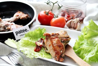 Цыпленок жареный с чесноком и тимьяном