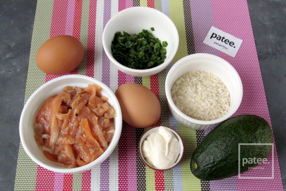 Салат с сёмгой, авокадо и рисом - Шаг 1