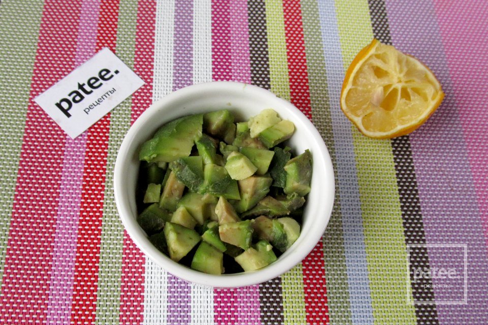 Салат с сёмгой, авокадо и рисом - Шаг 5