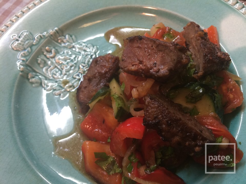 Тёплый салат с бараньей печенью и бальзамической заправкой. - Шаг 8