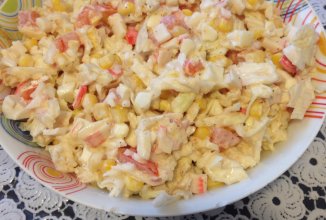 Салат из пекинской капусты с крабовыми палочками и помидорами