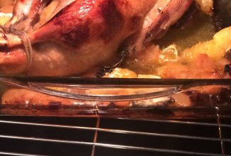 Утка с апельсинами и яблоками