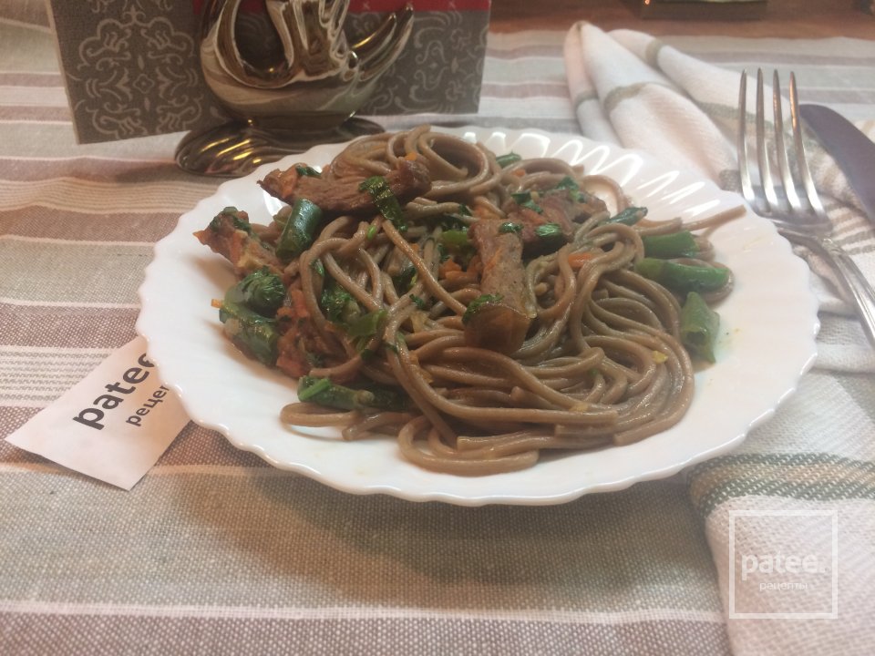 Ло-мейн с гречневой лапшой, говядиной и овощами. - Шаг 6