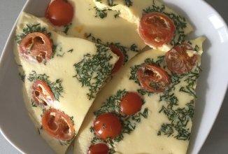 Омлет с помидорами