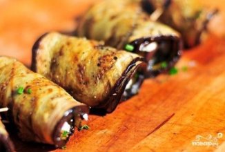Рулетики из баклажанов с орехами
