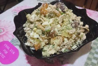 "Зимний" салат с маринованными опятами