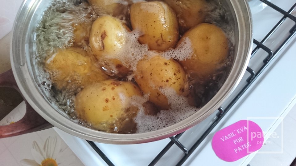 "Деревенский" салат с сельдью - Шаг 1