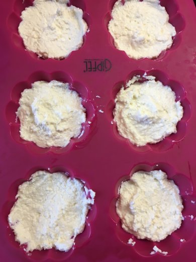 "Снежки" - творожники из духовки под сметанным кремом - Шаг 7