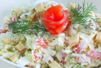 Салат с красной рыбой и сухариками

.