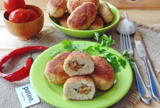 Куриные зразы с лисичками