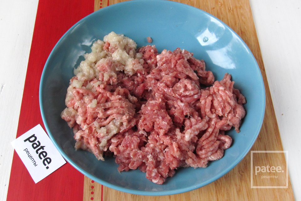 Мясные гнёзда с сыром и перепелиными яйцами - Шаг 3