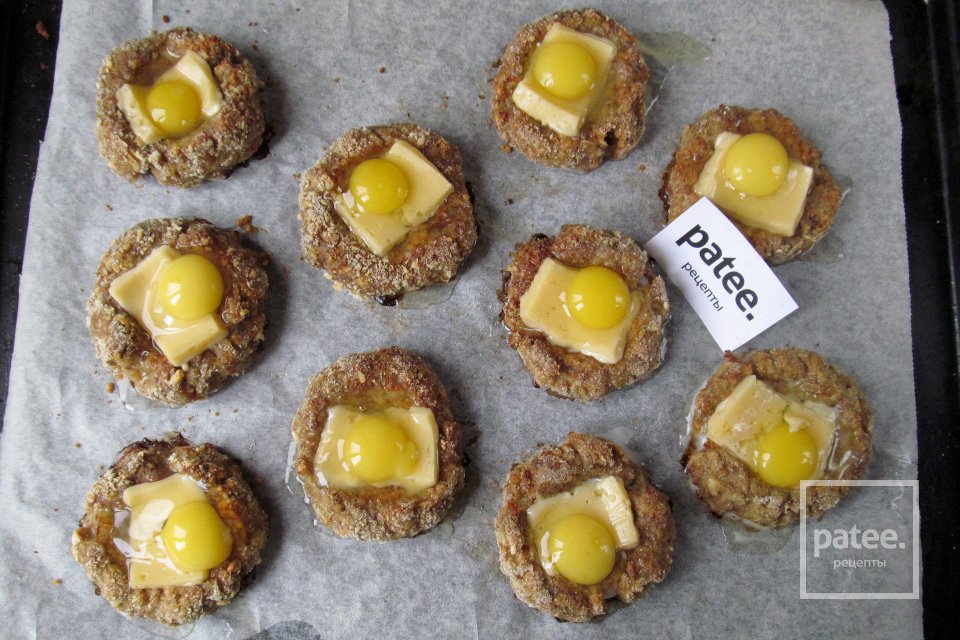 Мясные гнёзда с сыром и перепелиными яйцами - Шаг 14