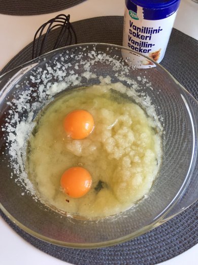 Ванильные маффины с начинкой из лимонного крем чиза 🍋🍓 - Шаг 2