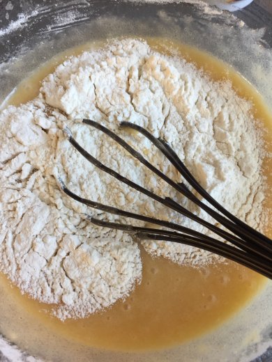 Ванильные маффины с начинкой из лимонного крем чиза 🍋🍓 - Шаг 3