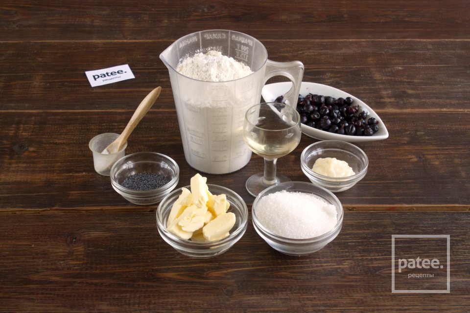 Песочные рогалики со смородиной и маком - Шаг 1