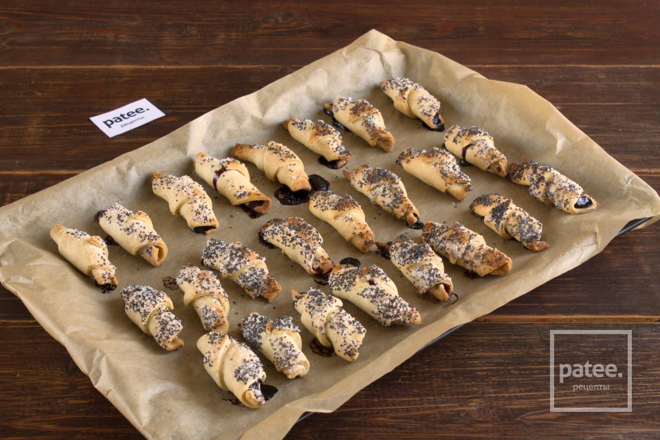 Песочные рогалики со смородиной и маком - Шаг 10