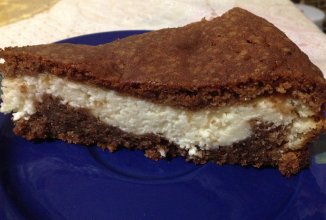 Темный творожный торт