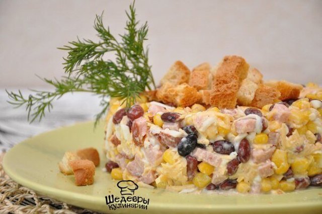 САЛАТ С ЧЕСНОЧНЫМИ СУХАРИКА 🙈