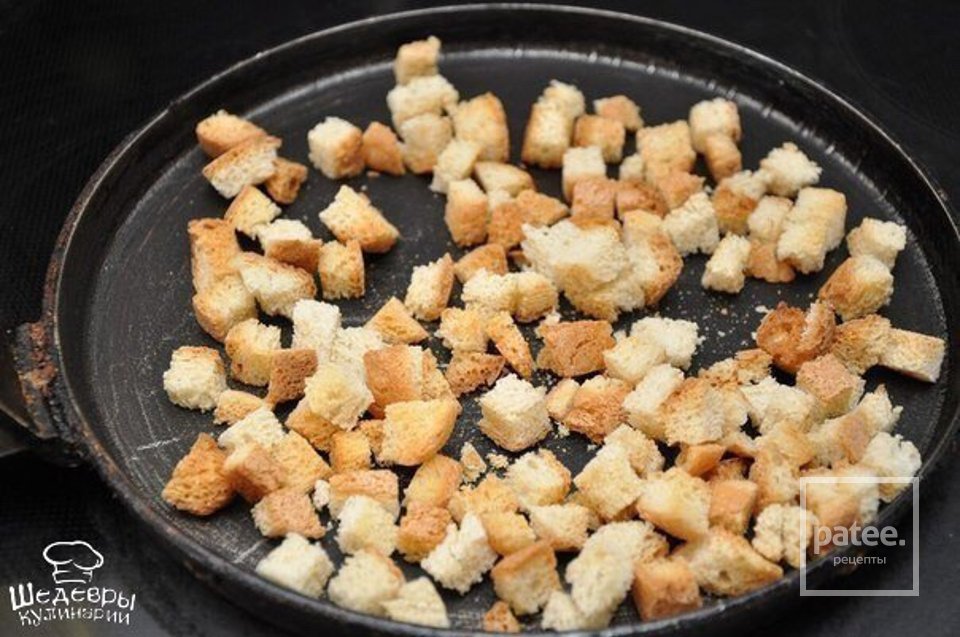 САЛАТ С ЧЕСНОЧНЫМИ СУХАРИКА 🙈 - Шаг 1