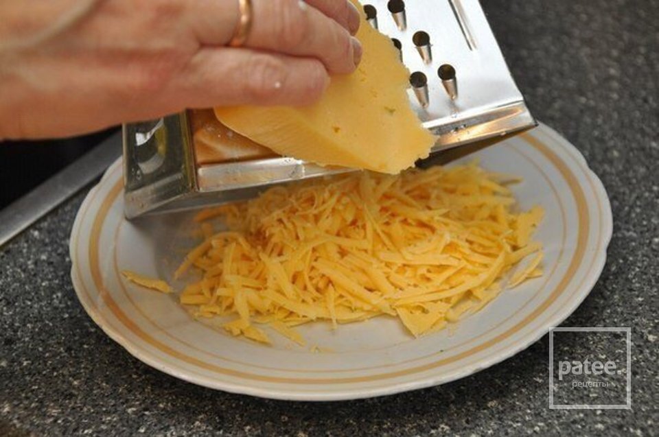 САЛАТ С ЧЕСНОЧНЫМИ СУХАРИКА 🙈 - Шаг 2