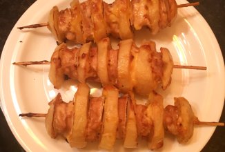 Картошка с курицей на шпажках