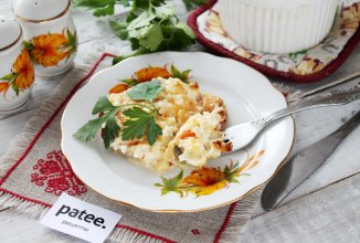 Свиные отбивные с помидором, сыром и соусом ткемали