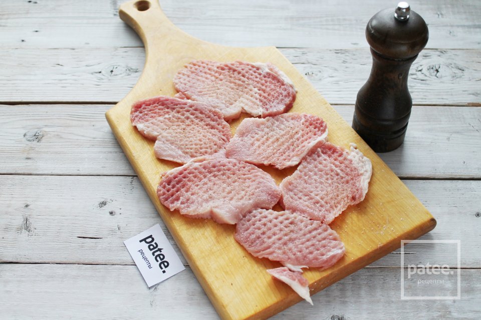 Свиные отбивные с помидором, сыром и соусом ткемали - Шаг 5