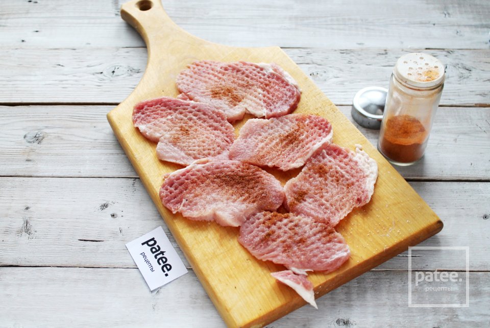 Свиные отбивные с помидором, сыром и соусом ткемали - Шаг 6