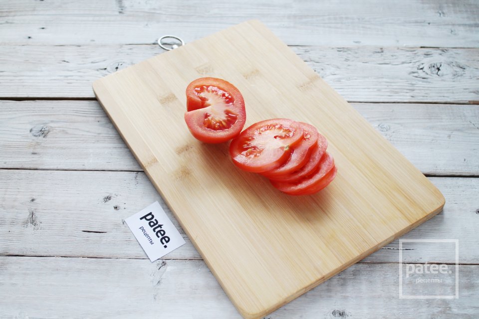 Свиные отбивные с помидором, сыром и соусом ткемали - Шаг 8