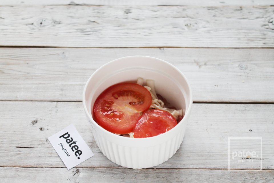 Свиные отбивные с помидором, сыром и соусом ткемали - Шаг 15