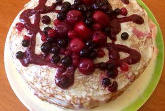 Блинный торт с ягодами