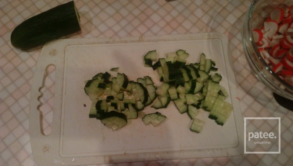 Салат с крабовыми палочками - Шаг 3