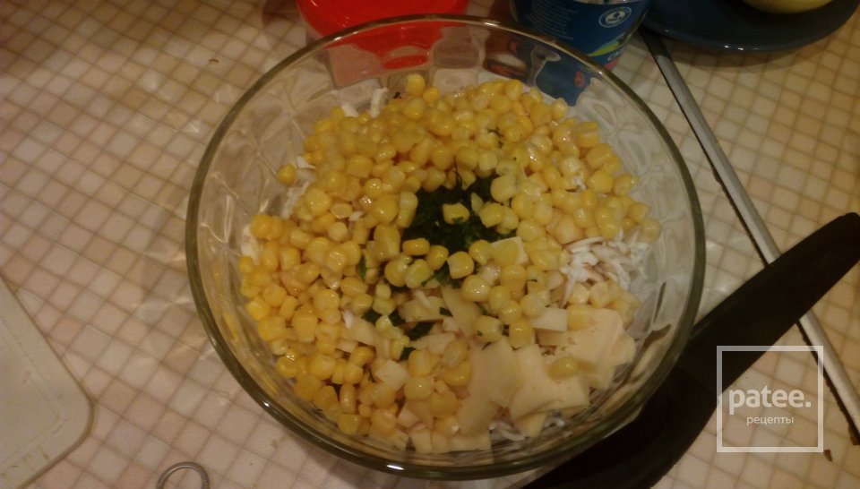 Салат с крабовыми палочками - Шаг 5