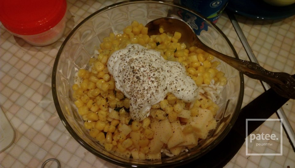 Салат с крабовыми палочками - Шаг 6