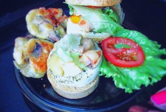 Мини-бургеры с яйцом и курицей