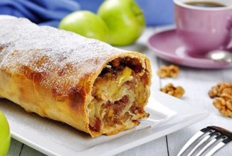 Рулет с яблоком и изюмом