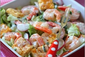 Салат с креветками и творожным сыром