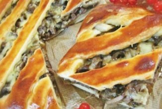 Пирог с грибами и свиным языком