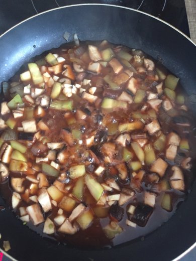 Грибы шиитаке в томатном соусе - Шаг 3