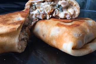 Блины с курицей и грибами в сливочном соусе