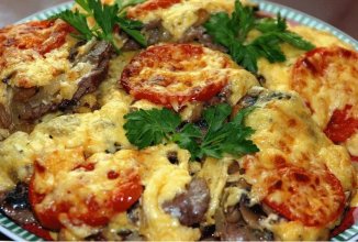 Мясо по-французски с картофелем и помидорами